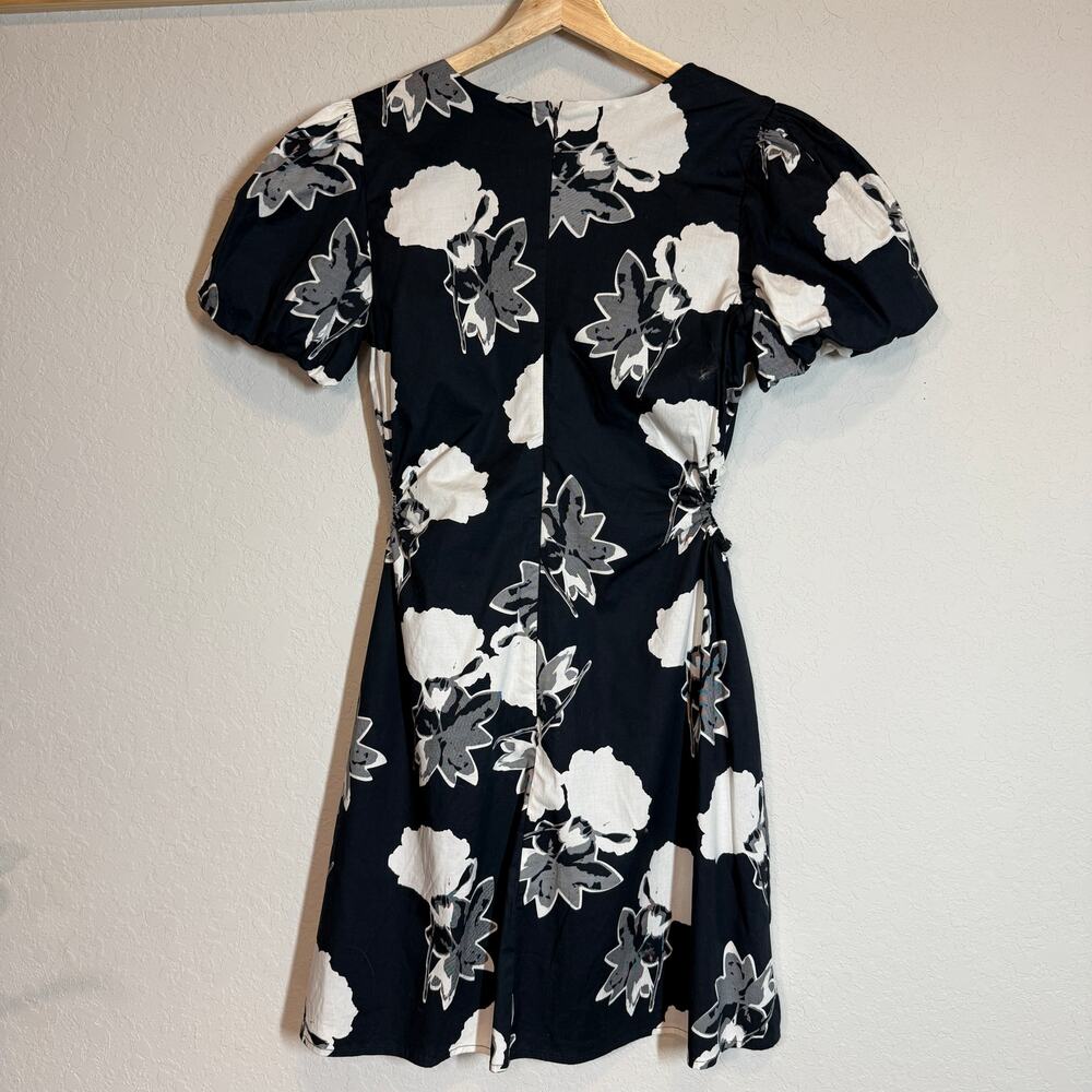 Women's Scoop Black and White Floral Dress with Peek-a-Boo Hole Waist Size M NEW - Picture 7 of 11